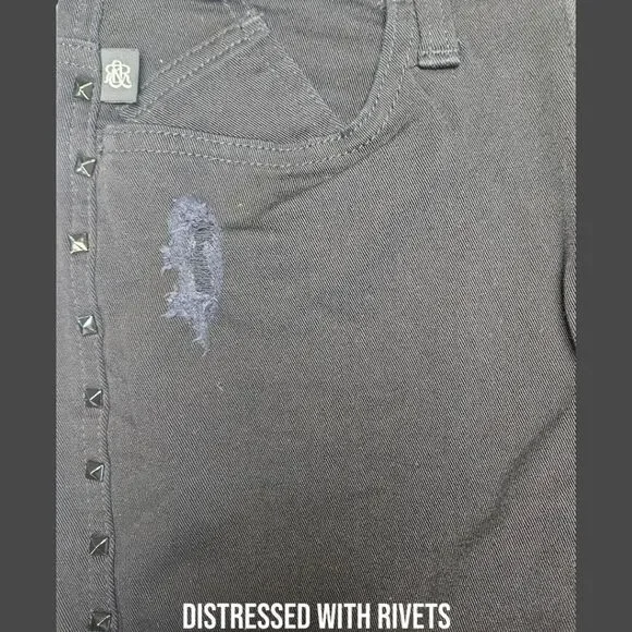 NWT ROCKβ& REPUBLIC Women's distressed rivet mid- rise black sexy shorts Size 4 - Picture 5 of 16